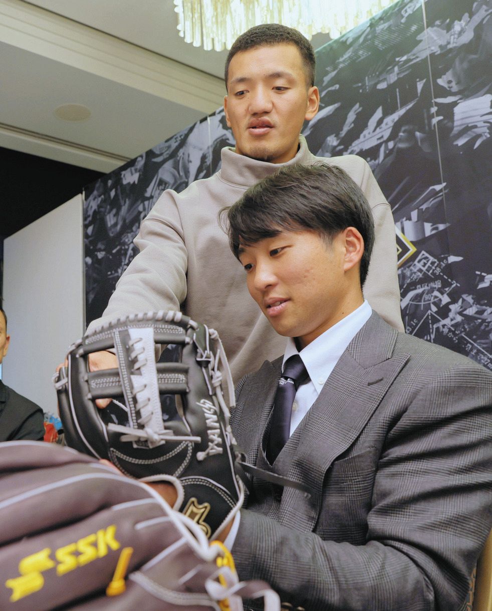 中日・田中幹也、来季は『矢野グラブ』！ 亜大の先輩、広島・矢野雅哉