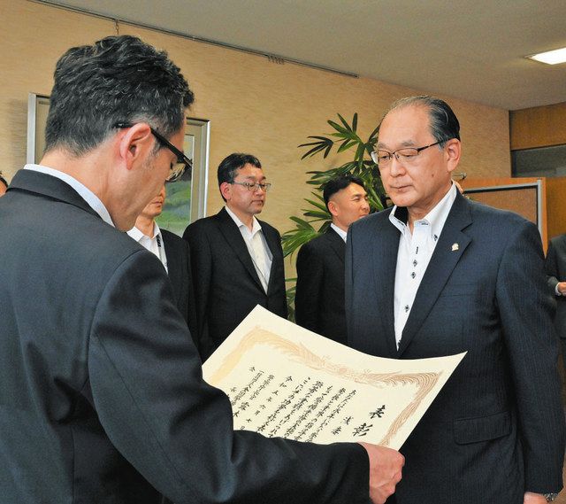 警備業界最高位の表彰受賞を報告 全日警サービス長野・浅妻社長が県警