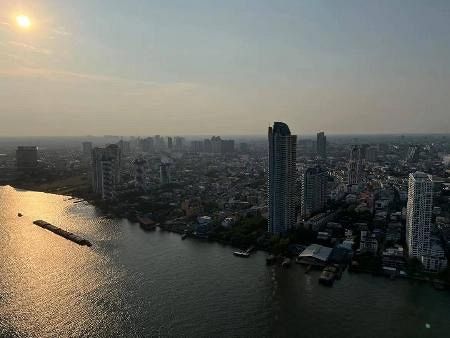 　タイの首都バンコクを流れる、昔は『メナム川』と呼ばれた『チャオプラヤ川』