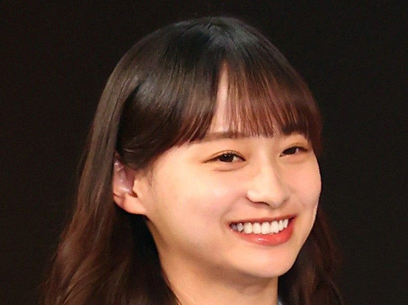 着こなしおしゃれすぎ」「懐かしっ」…元日向坂46影山優佳のレトロな