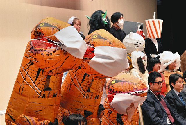 卒業式は芸術だ 金沢美大生 コロナ後の光に 北陸中日新聞web 卒業式は芸術だ 金沢美大生 コロナ後の光に 北陸中日新聞web
