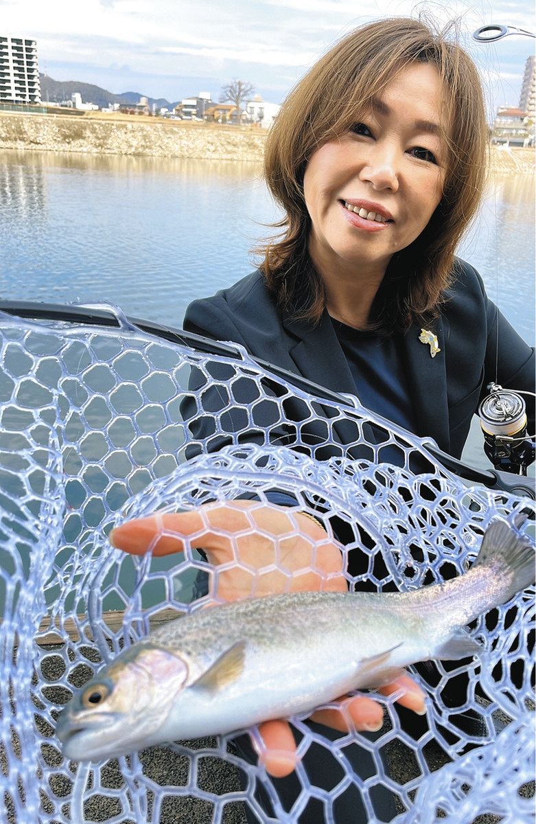 管釣り新名所で快信 ルアーにニジマス次々と 岐阜市・長良川：中日