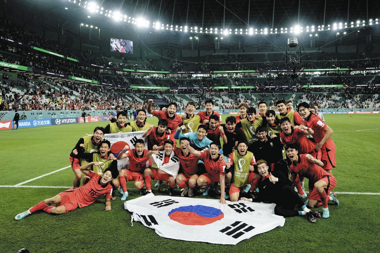 韓国の突破に アジアサッカーの急上昇は続く 3チーム勝ち抜けは初 と海外メディア 日本と韓国 はｗ杯通算7勝で並ぶ カタールw杯 中日スポーツ 東京中日スポーツ