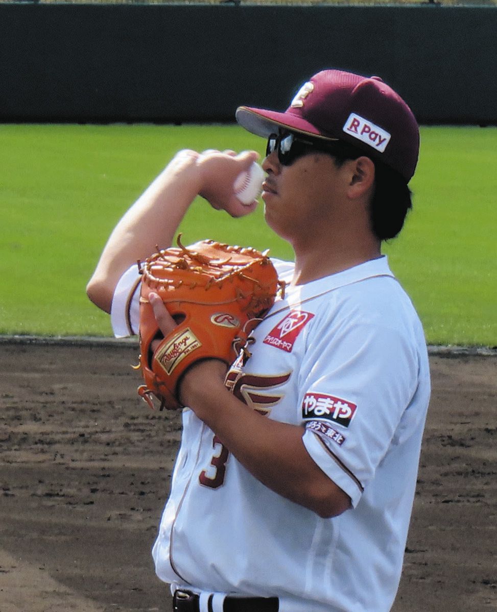 楽天・浅村栄斗、3種類のバットを試す 一塁守備では巨人・岡本