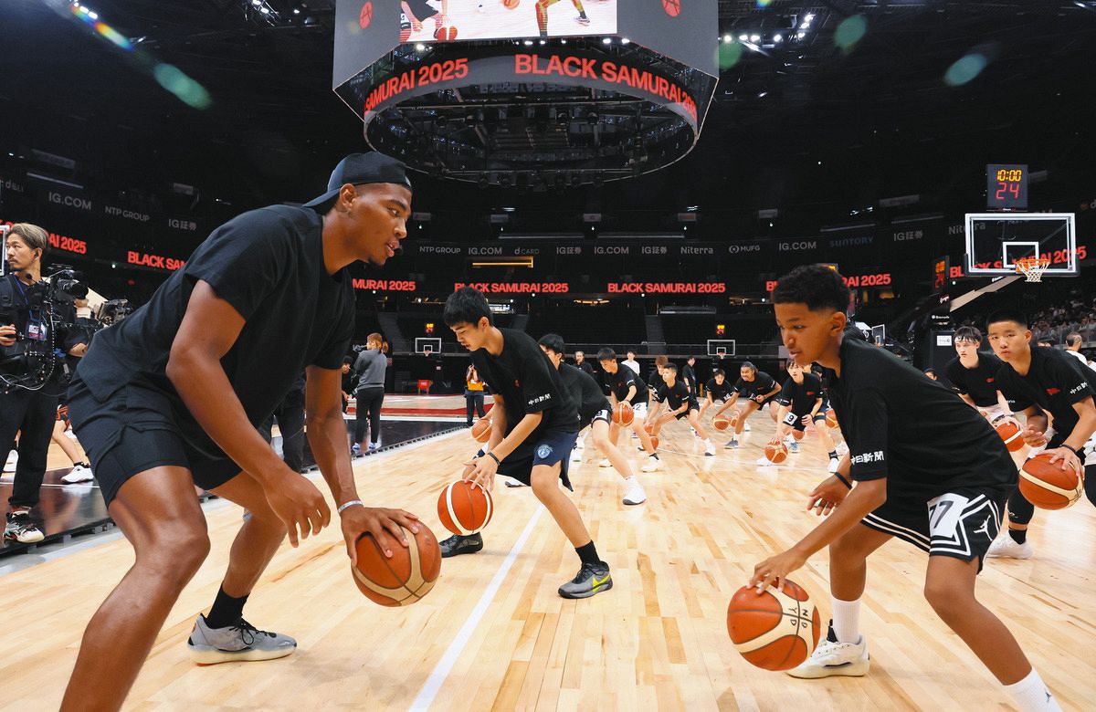 ◇八村塁にからスペシャル指導を受ける中高生ら【写真】：中日スポーツ