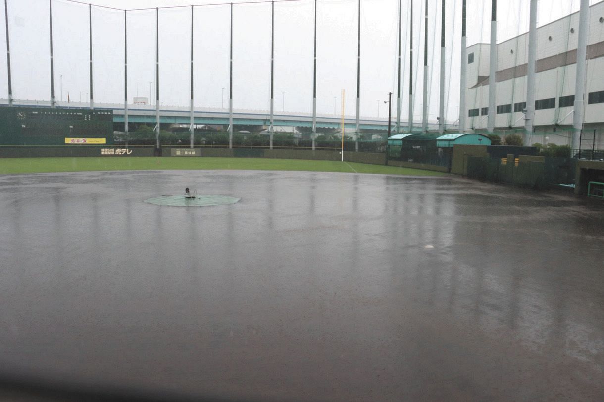 降雨のため阪神―中日が中止となった阪神鳴尾浜球場