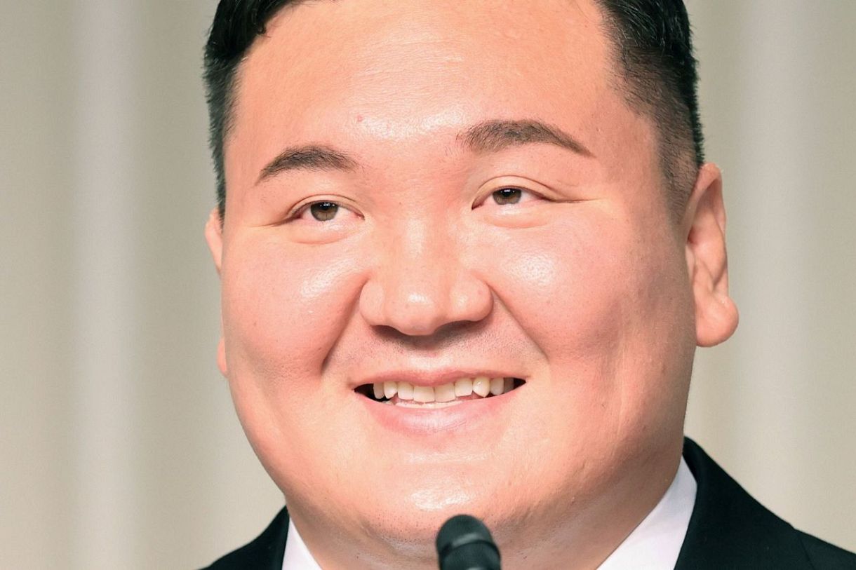 白鵬翔さん、”鳥人”とのツーショット公開し、世界記録更新の快挙を祝福