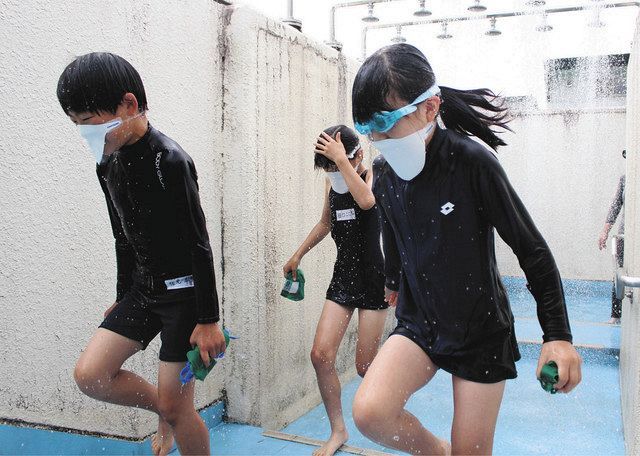 水泳授業、専用マスク使用で２年ぶり 昨年に続き中止の自治体も：中日新聞Web