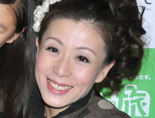 女優 照明 白飛び