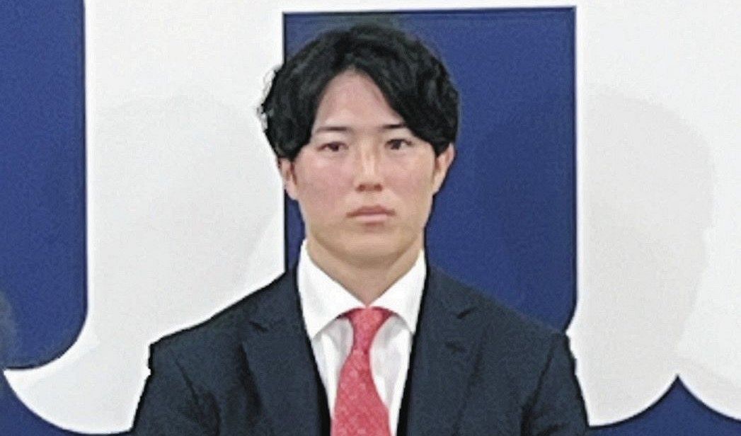 契約更改し、会見に臨む広島・森下