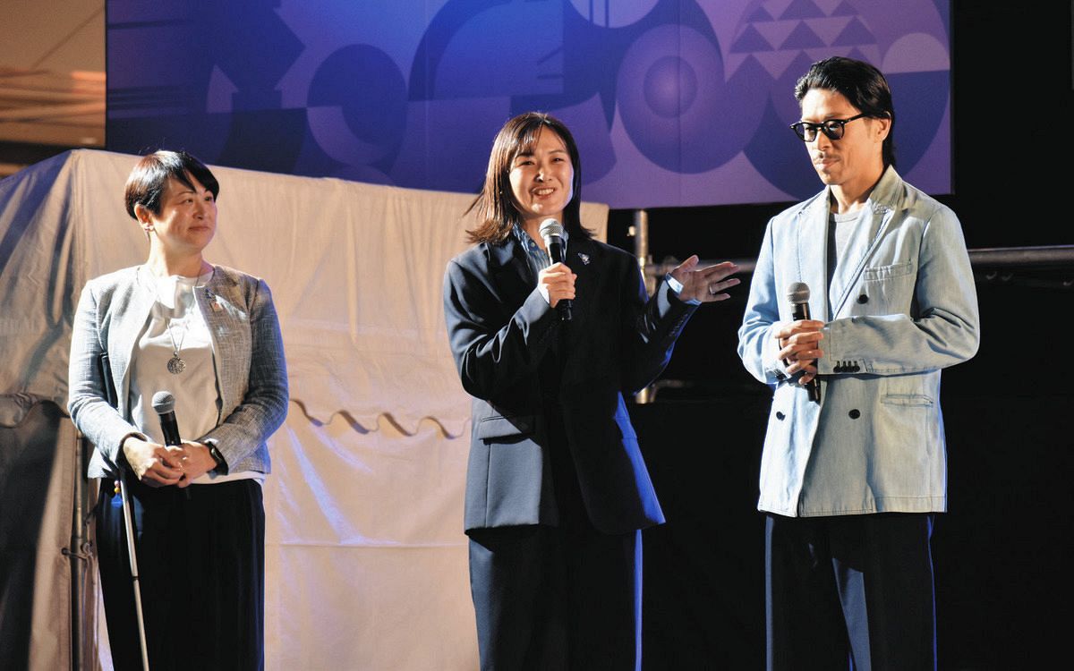 パラスポーツの魅力を語る（左から）円尾さん、谷さん、松本さん＝名古屋・栄のオアシス21で