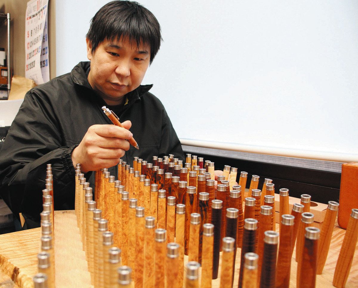 ファンから「最高峰」若者人気にも火 木軸ペンを手掛ける羽島の木工家 ：中日新聞Web