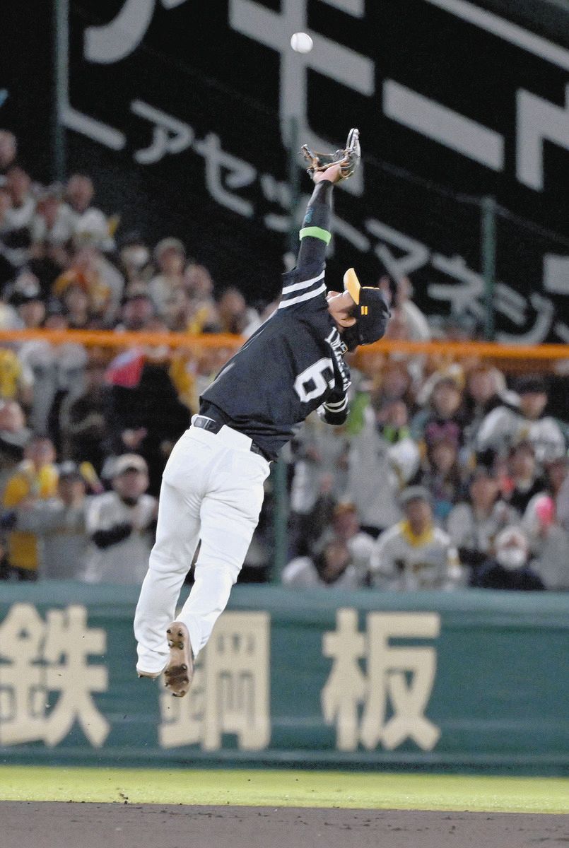 ソフトバンク・今宮健太が背走ジャンピングキャッチのファインプレー