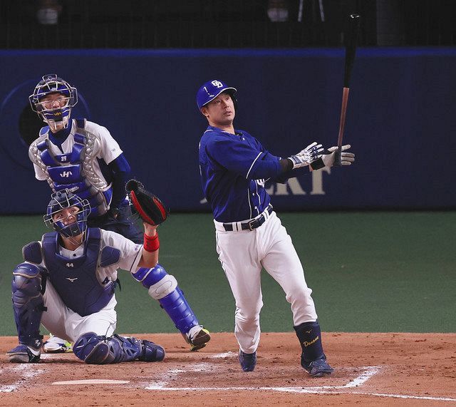 中日堂上が新助っ人ゴンサレスから一発！右肘手術の影響感じさせず「いい感じで打つことができた」：中日スポーツ・東京中日スポーツ