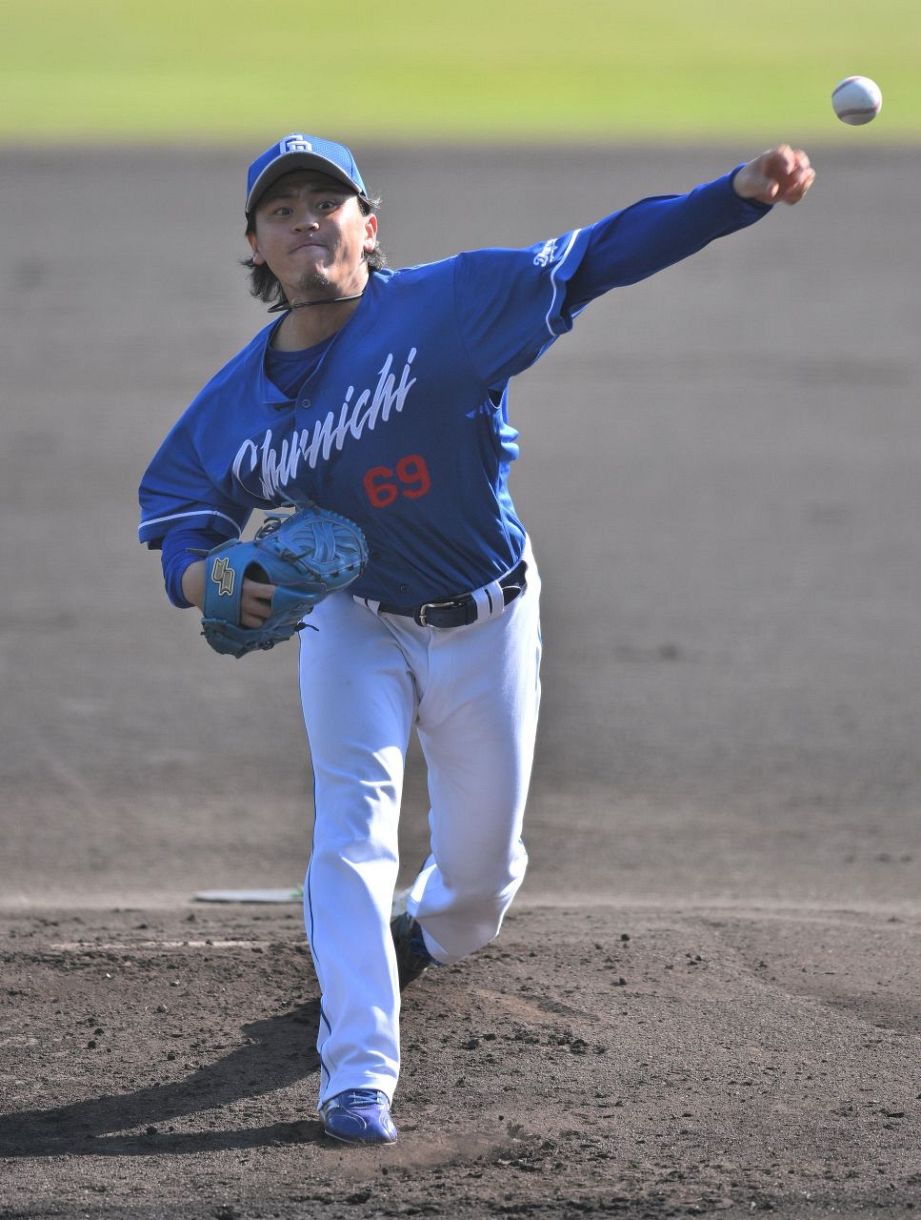 先発し、４イニング無失点の中日・三浦