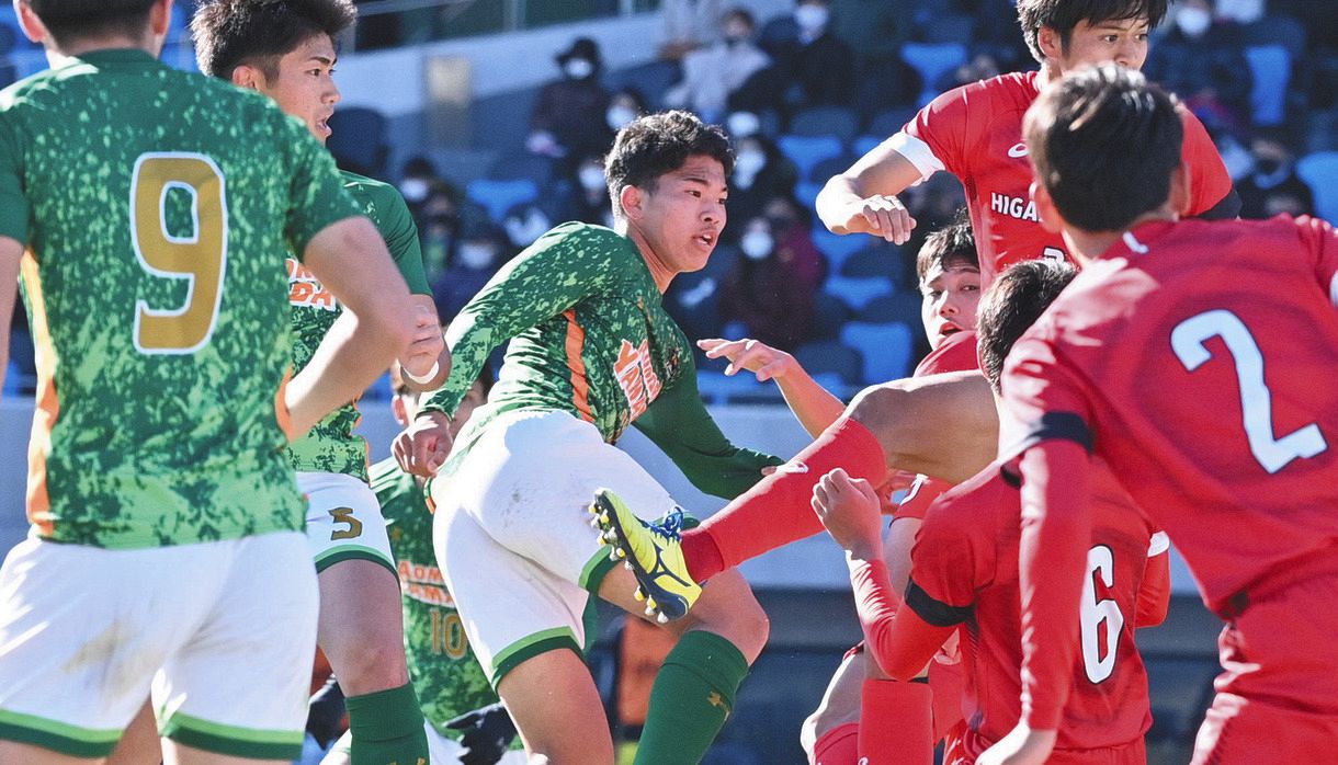 青森山田、4大会連続のベスト4 東山を逆転で下す【全国高校