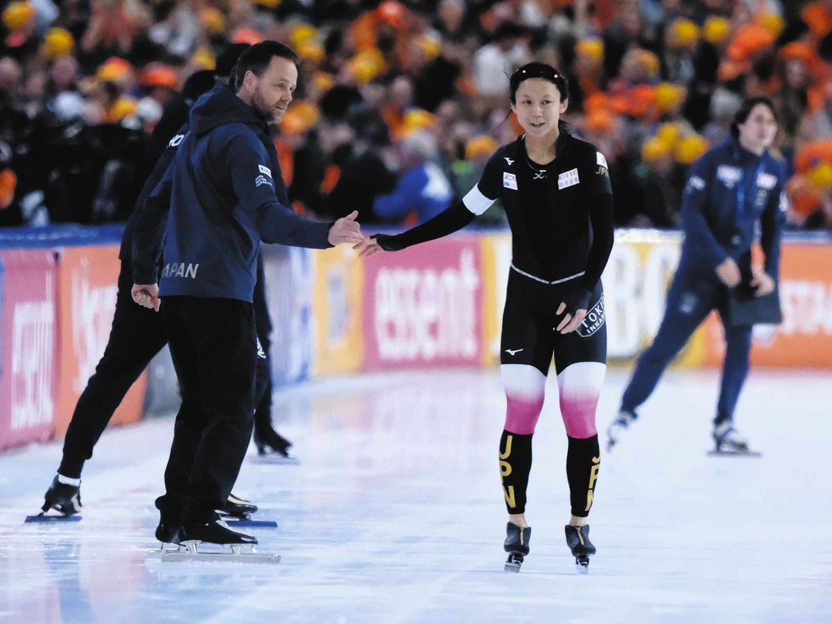 引退表明の高木美帆、総合3位で最後の大会終える 両腕突き上げるガッツ