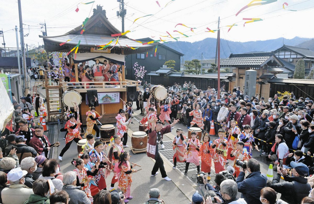 世界の人が集まるところ」1970年大阪万博で生まれた歌詞も 福井の奇祭