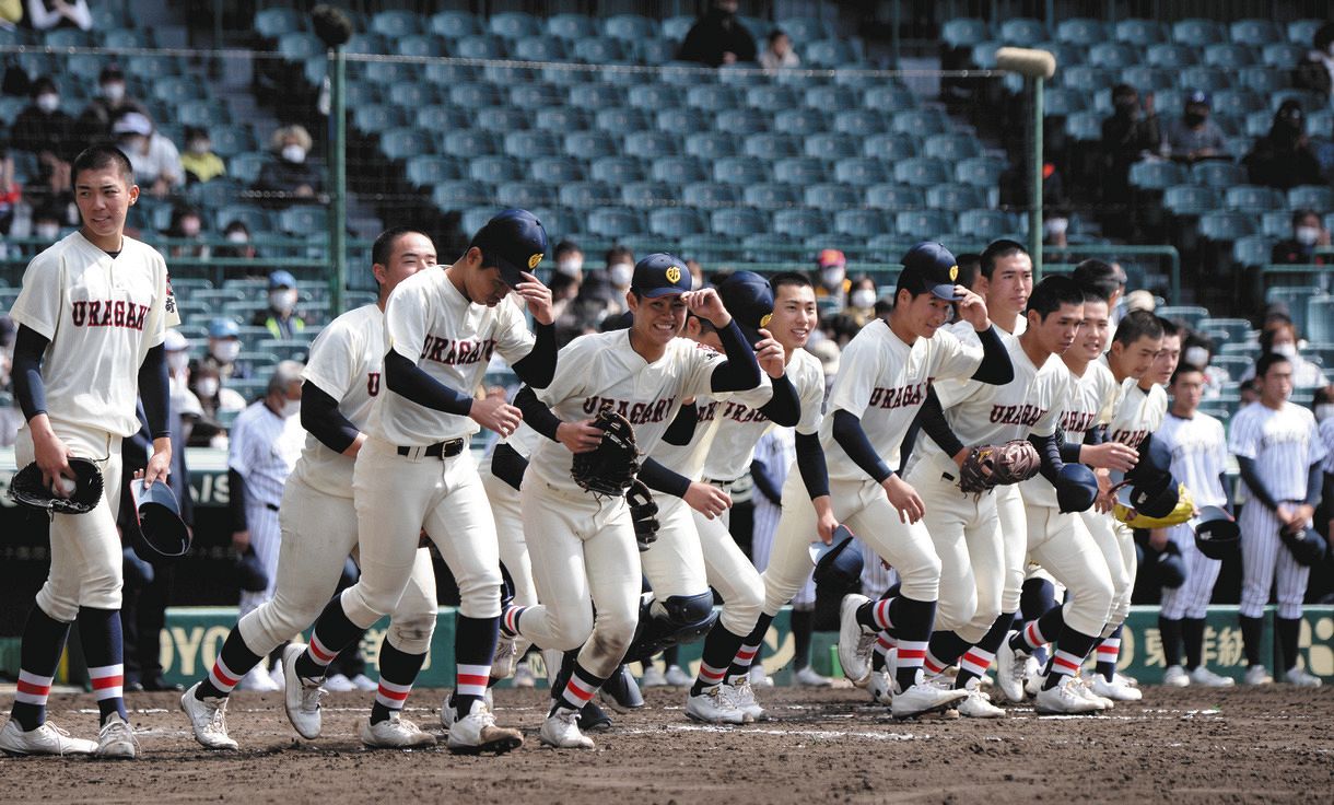 好投手攻略して浦和学院4強 ナインは｢健ちゃん｣に感謝 ベンチ外に投げ