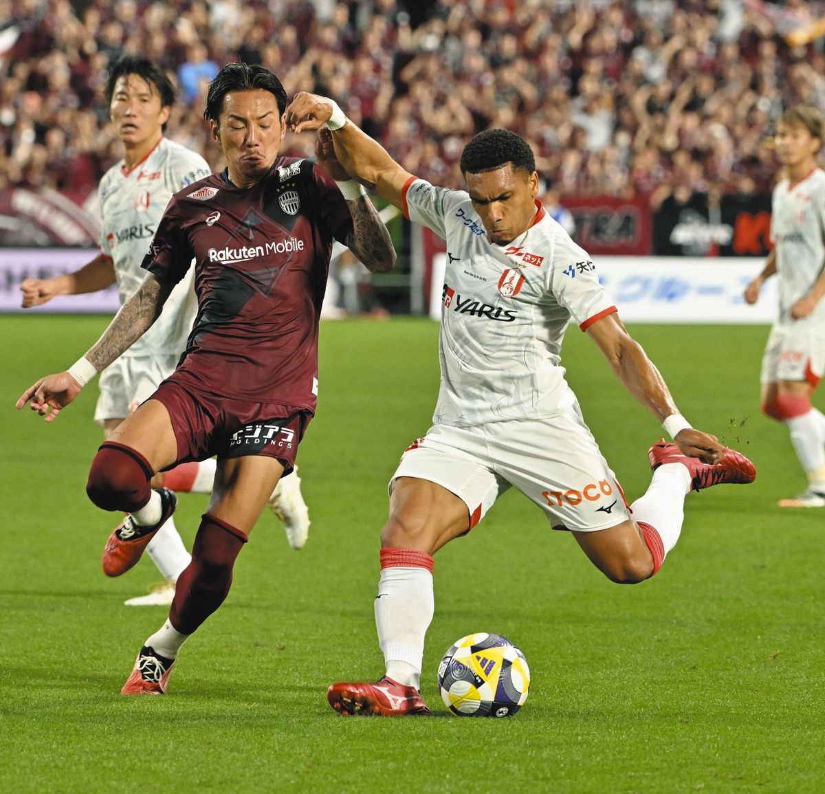 名古屋・マテウス（右）