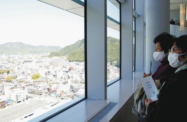 名古屋まで見えた 眺望楽しむ 岐阜市新庁舎 市民向け内覧会始まる 中日新聞web 名古屋まで見えた 眺望楽しむ 岐阜市新庁舎 市民向け内覧会始まる 中日新聞web