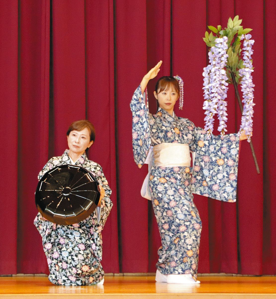 花柳流 お揃い帯 雪輪柄と桜柄 全通 日本舞踊 見よう見まねで日本舞踊 小牧・米野小6年生、花柳流師範親子に学ぶ：中