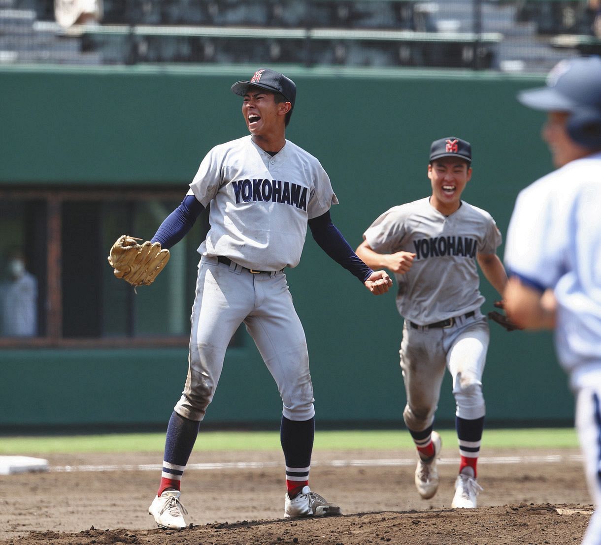 横浜 名門復活V、ドラフト候補左腕が1球締め【高校野球神奈川大会