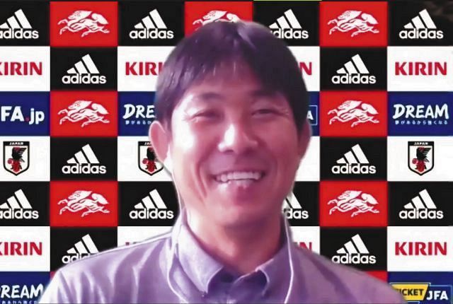 オンライン取材で笑顔を見せる日本代表の森保監督