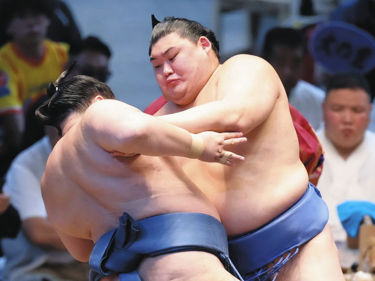 大の里、「しっかり」「しっかり」 結びで初の2日連続白星 新しい化粧