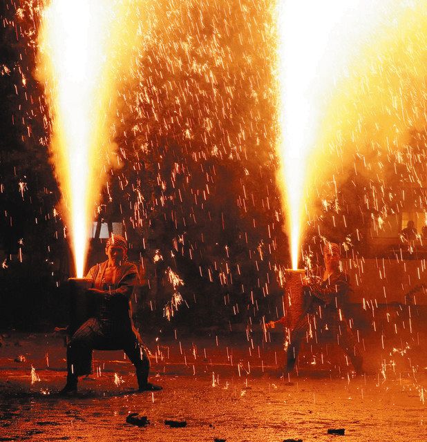 手筒花火 火柱勇壮に 豊橋祇園祭 打ち上げ花火大会は中止 中日新聞web