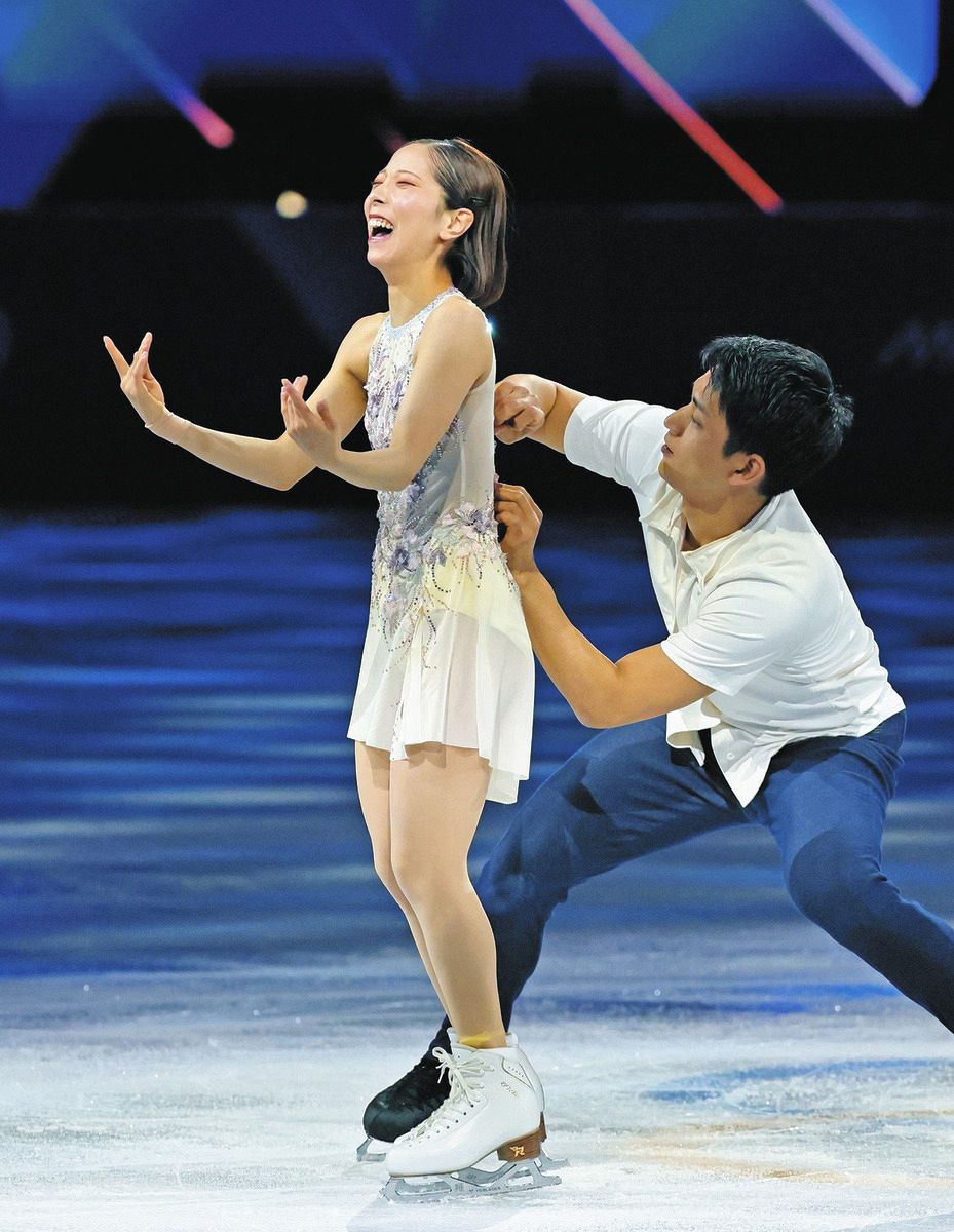 ◇りくりゅう、三浦璃来のファスナーが…木原龍一の機転でセーフ【写真