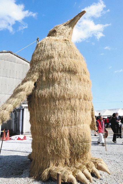 鈴鹿の田んぼに巨大ペンギン 住民手作り稲わらアート完成 中日新聞web