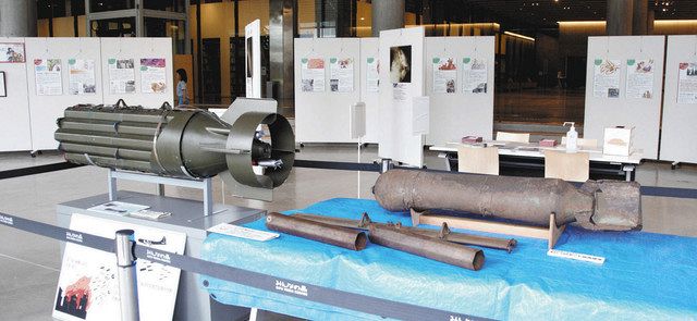子どもたちに戦争の悲惨さ伝える 岐阜・メディコスで空襲の資料展：中