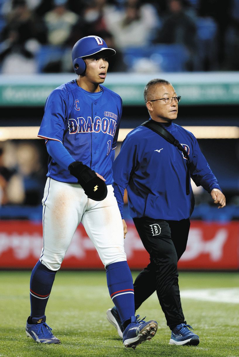 中日にまたも痛すぎるアクシデント…岡林勇希が一塁けん制の帰塁で右