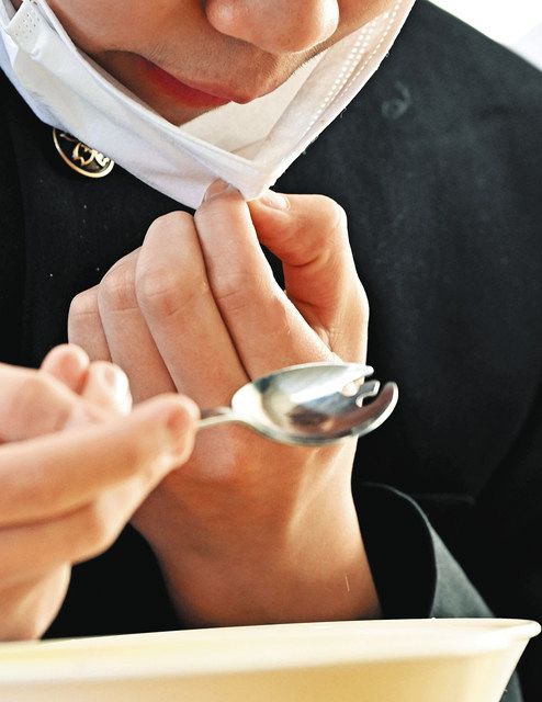 ＜ロストチャイルド 第2部 給食＞（5）一変 黙食解除 外せぬ仮面：中日新聞Web