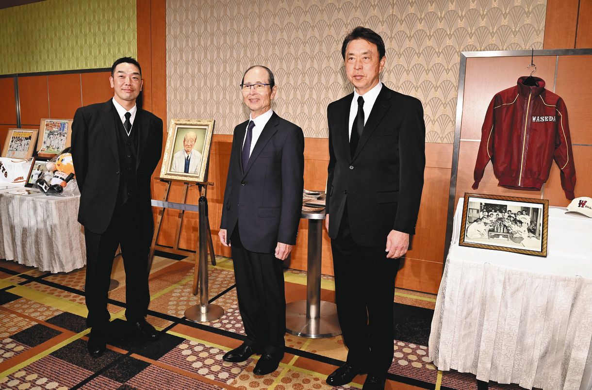 （左から）巨人・阿部コーチ、ソフトバンク・王会長、ヤクルト・小川ＧＭ
