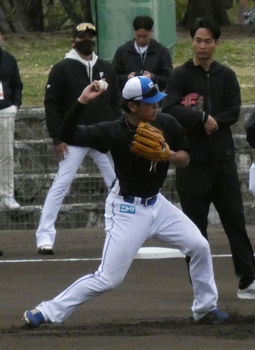 日本ハム】新庄剛志監督も〝にらみ〟利かす 二塁再挑戦の野村祐希が