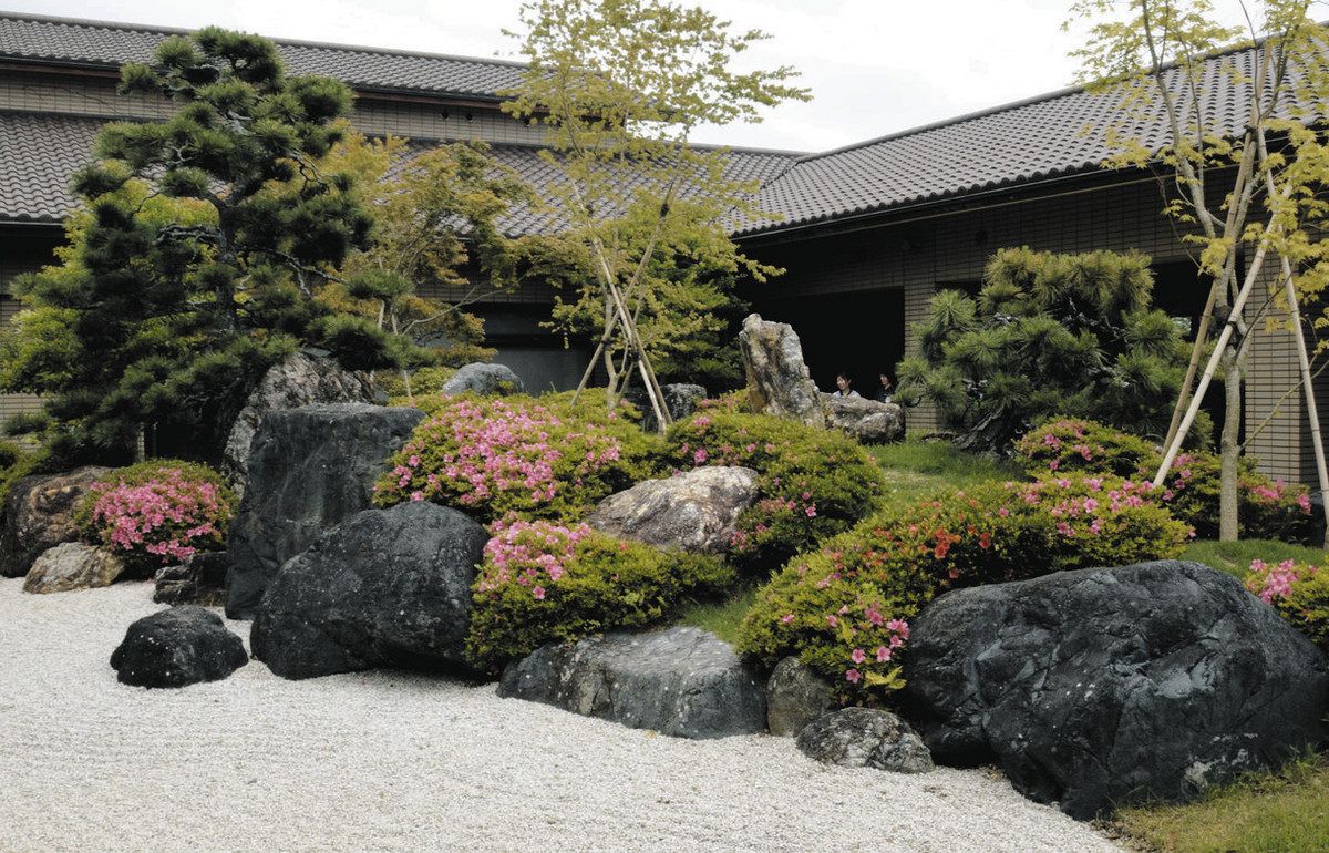 中根金作庭園にサツキの彩り 新居の市老人福祉センター：中日新聞