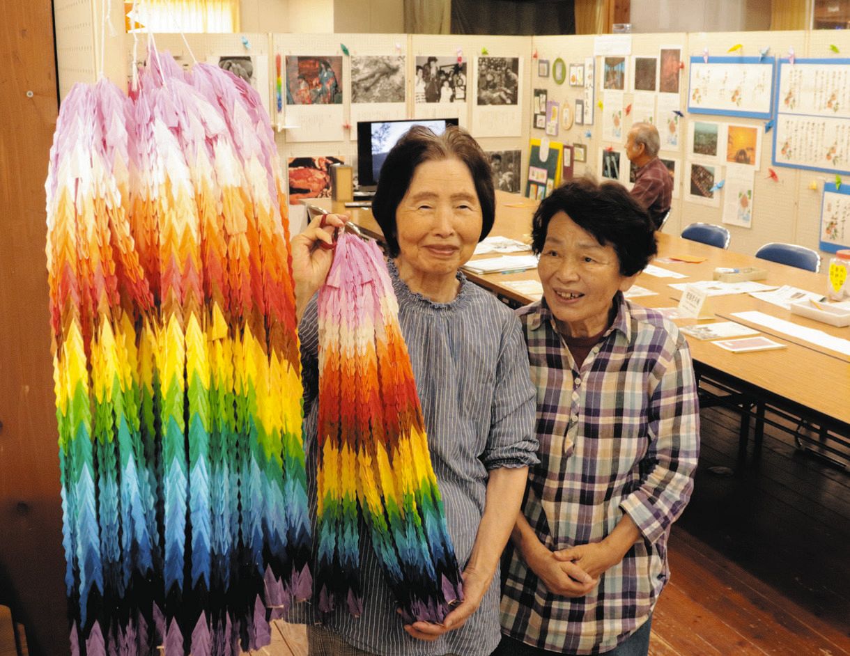 風化させない」折り鶴1人で6000羽 岐阜県美濃市の「戦争と平和展」に