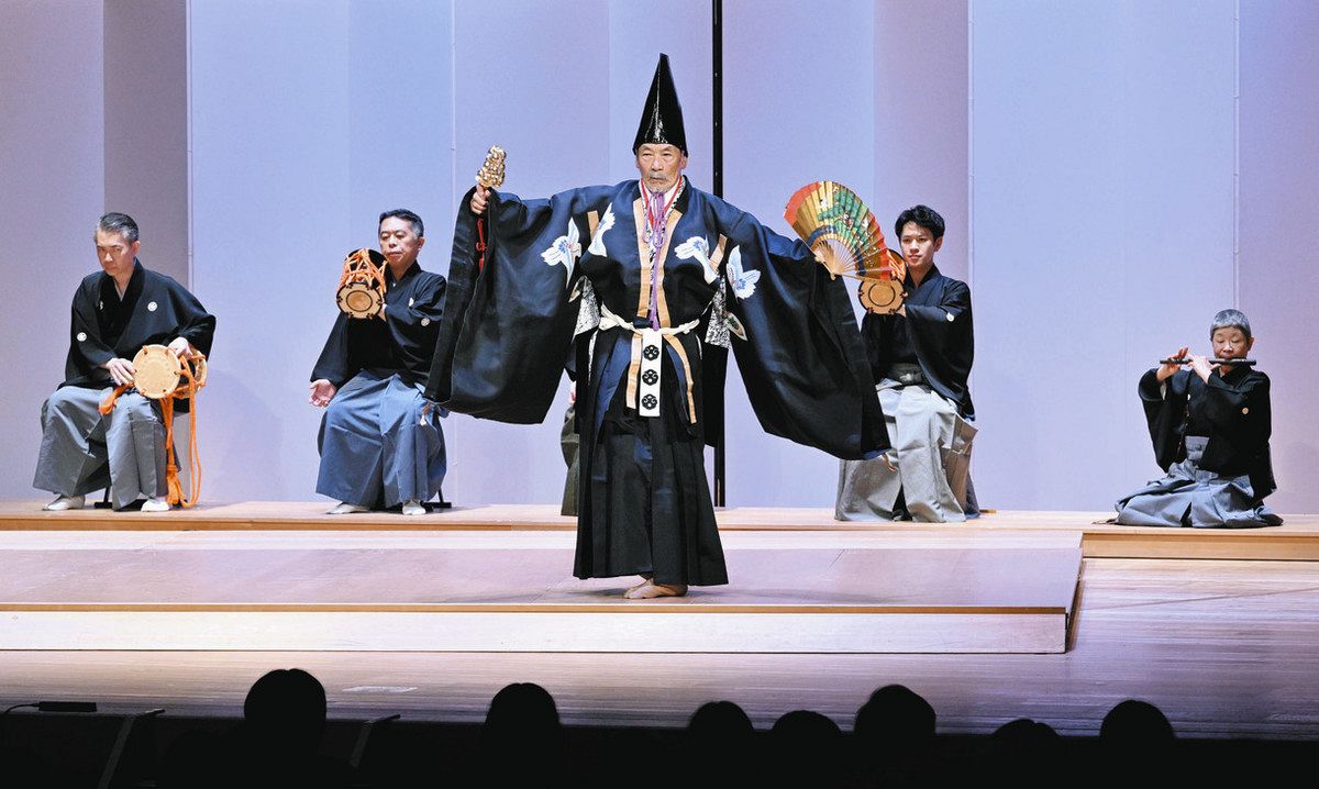 田中泯さんが即興「三番叟」 金沢「ガルガンチュア」本公演始まる