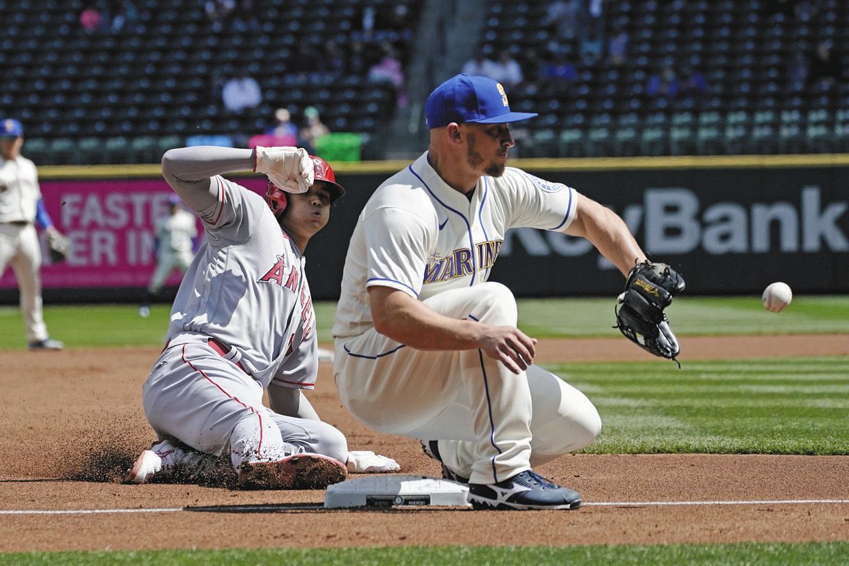 1回、三盗を決めるエンゼルス・大谷（AP）