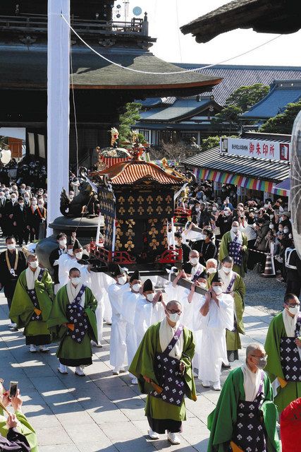 前立本尊」本堂に 善光寺御開帳3日開幕:中日新聞Web 前立本尊」本堂に 善光寺御開帳3日開幕:中日新聞Web