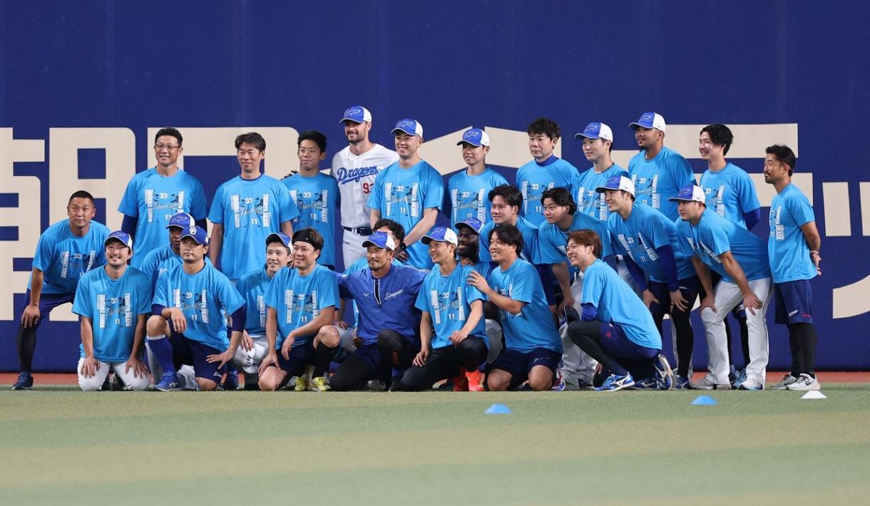 中日】引退表明の祖父江大輔、岡田俊哉が登場、ホワイトボードの 
