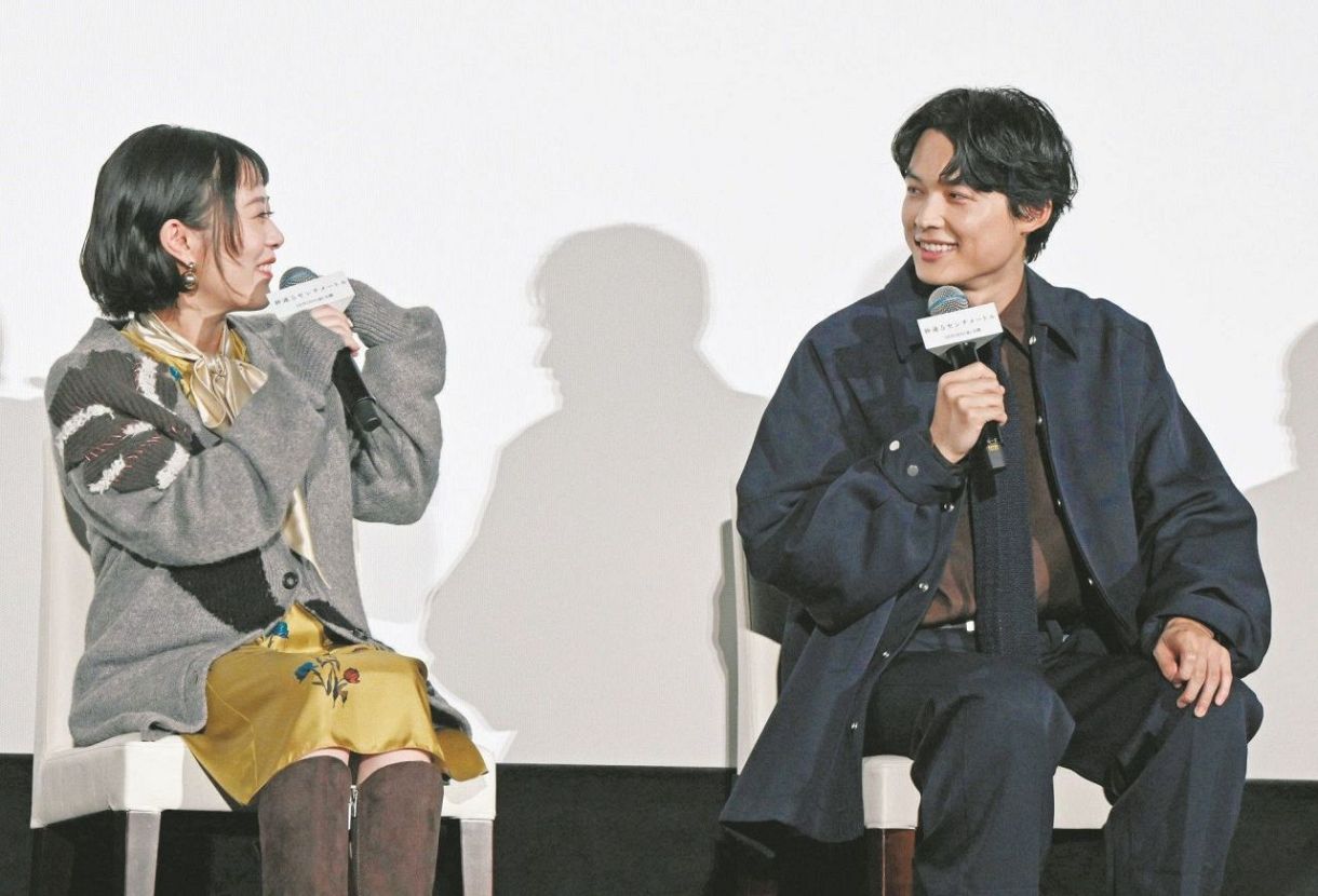 松村北斗、SixTONESの番組と映画現場では「2人いるのかなってくらい 