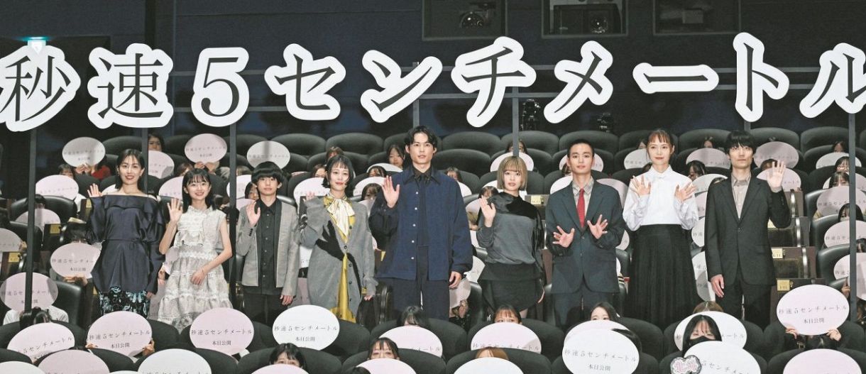 松村北斗、SixTONESの番組と映画現場では「2人いるのかなってくらい