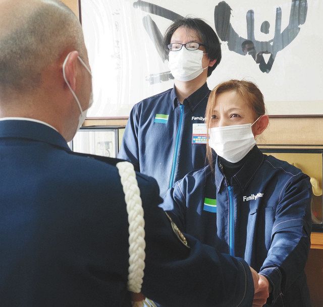 ニセ電話詐欺 防止に感謝状 魚津署 コンビニ従業員２人に 北陸中日新聞web