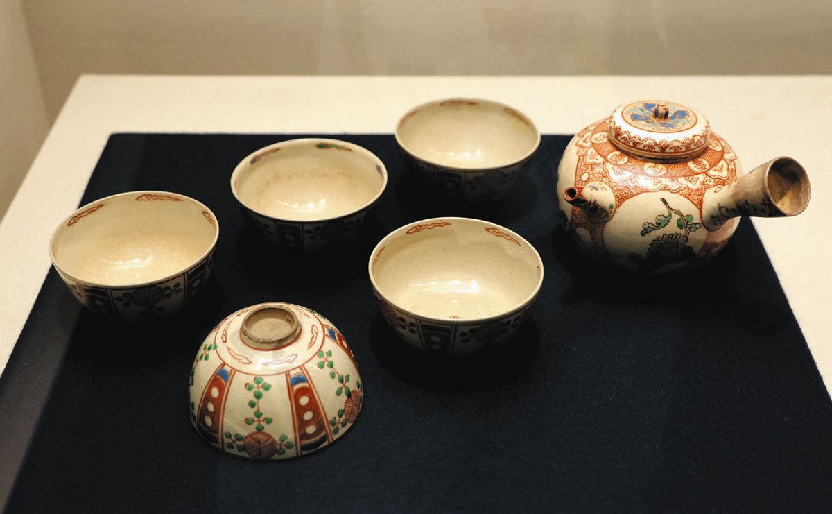 萬古焼の始祖が作陶した茶器並ぶ 四日市で「沼波弄山」特集展：中日新聞Web