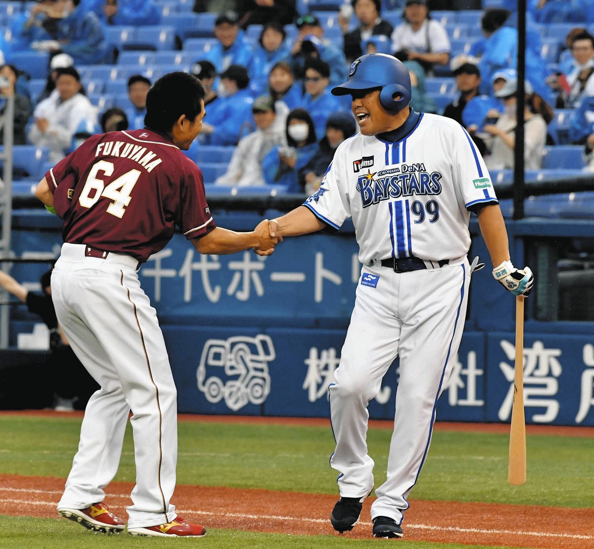 DeNA、楽天の両チームに在籍したOBが試合前1打席対決 中村紀洋