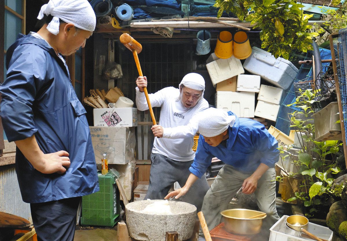 お餅つき　臼　レトロ　置物　工芸品　骨董品　インテリア　017 セット売り】臼 杵 木製 うす きね 餅つき 正月 季節 置物 天然木 工芸