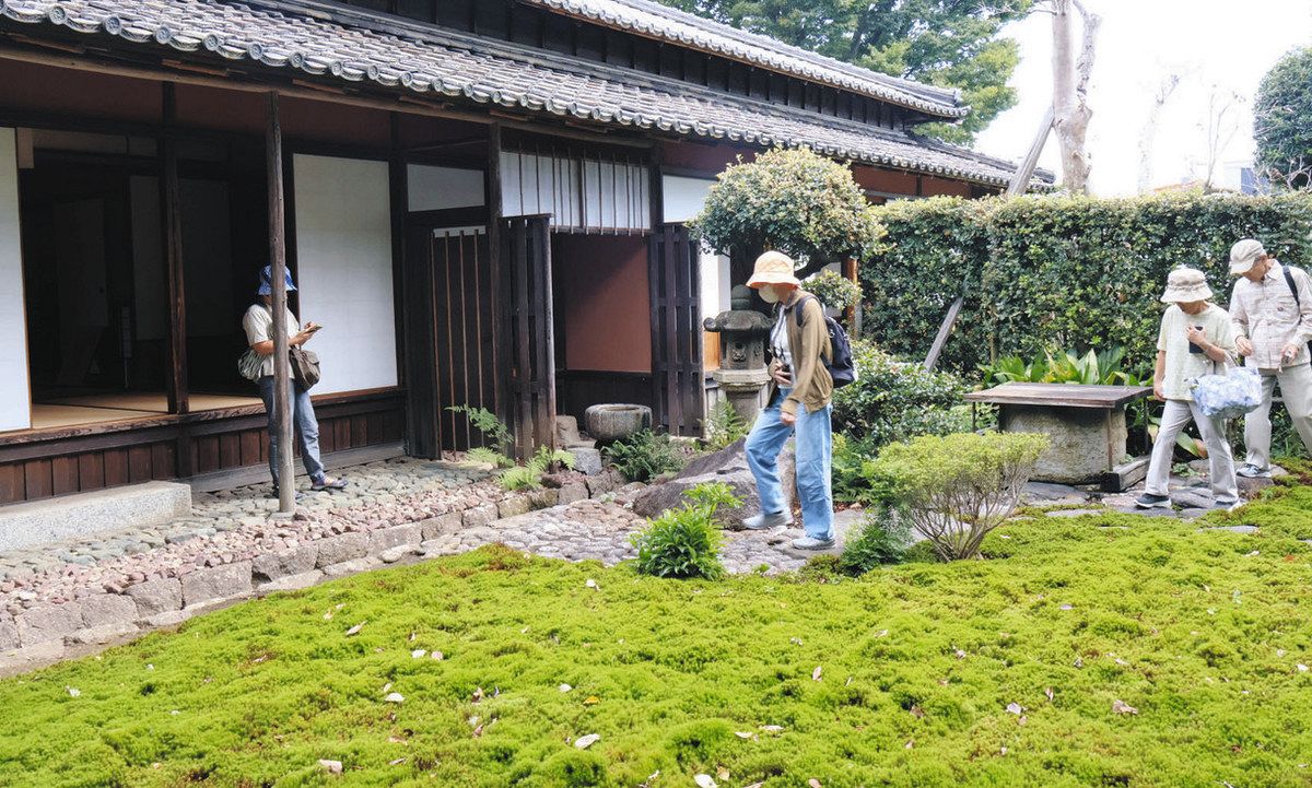 玄甲舎や北畠氏館跡庭園、三重の日本庭園を満喫 本紙共同企画のツアー
